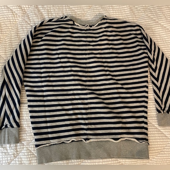 Sherry Topsider striped v neck batwing sweater size S. - Picture 3 of 3